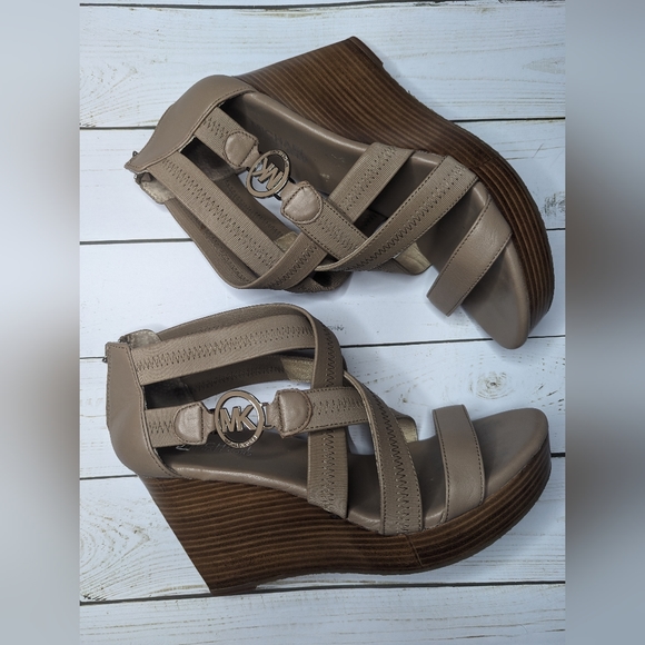 Micheal Kors Robertson Wedge - Picture 9 of 10
